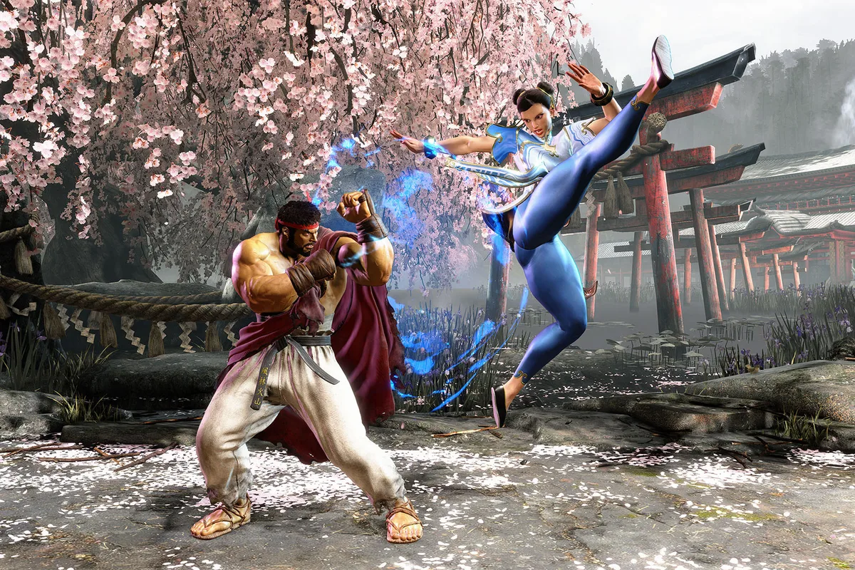 Chun-Li frappe Ryu dans une scène de combat de Street Fighter 6, photographiée pendant une démonstration du jeu.